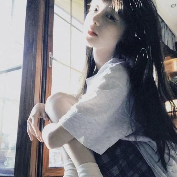 穿着旗袍的女孩